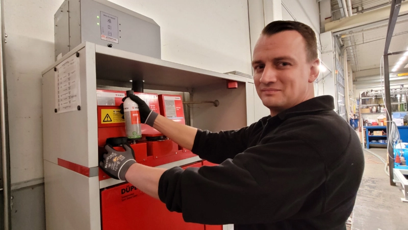 Work sustainably with refillable spray cans