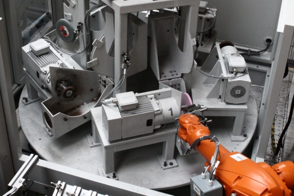 Roboterbearbeitung mit CNC-Rundtisch
