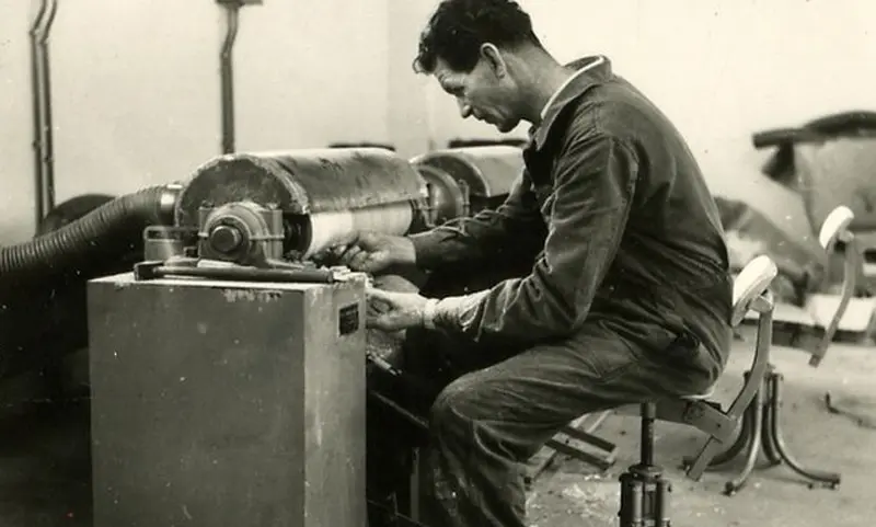 Single shaft polishing machine