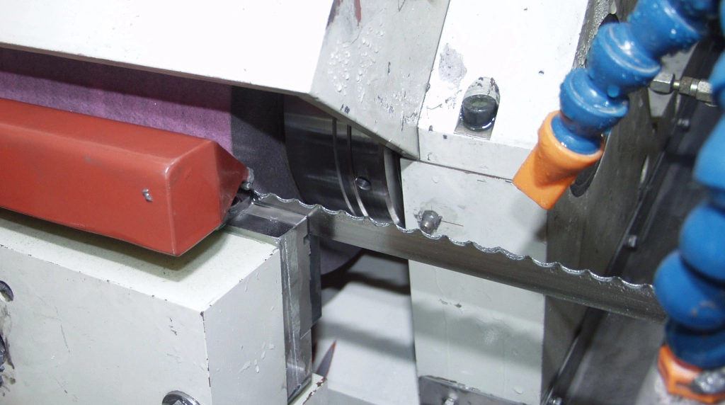 Serie BSM3000/E Máquina rectificadora de fleje de acero de una cara