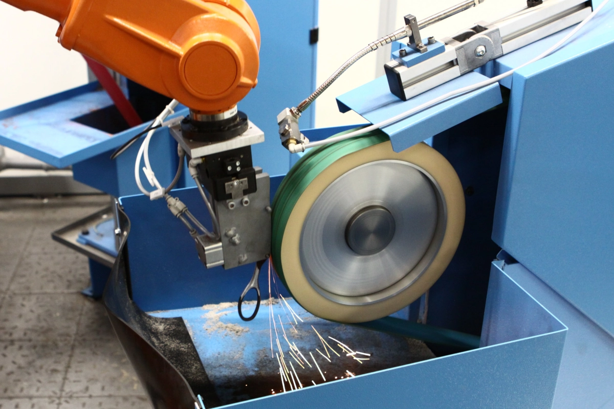 Robot system - RSP/4B/1S series for grinding the outer edges of shears