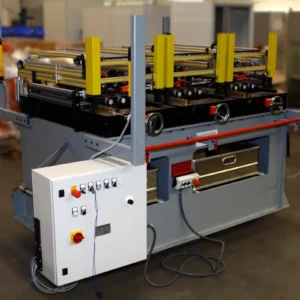Bandkantenbearbeitungsmaschine – Baureihe TRIO mit 4 bzw. 5 Werkzeugen pro Seite
