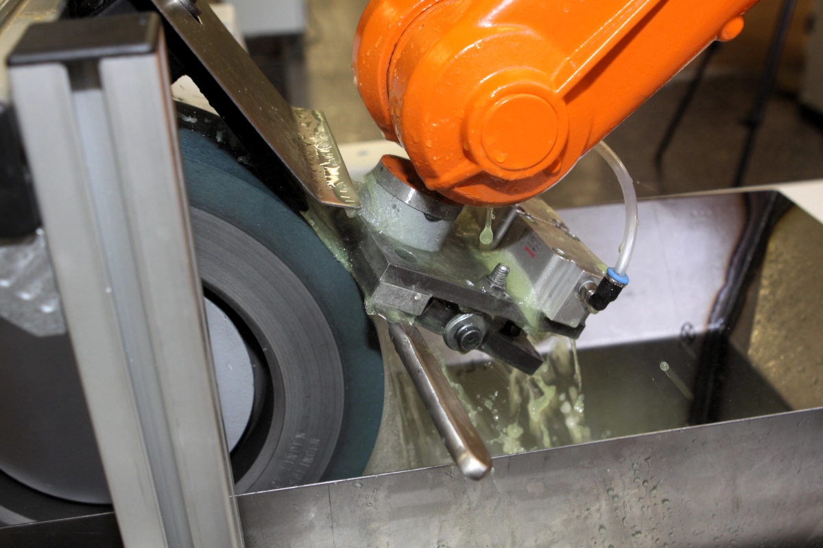 Robot system - RSP/1B series for serrating knife blades - Image 2