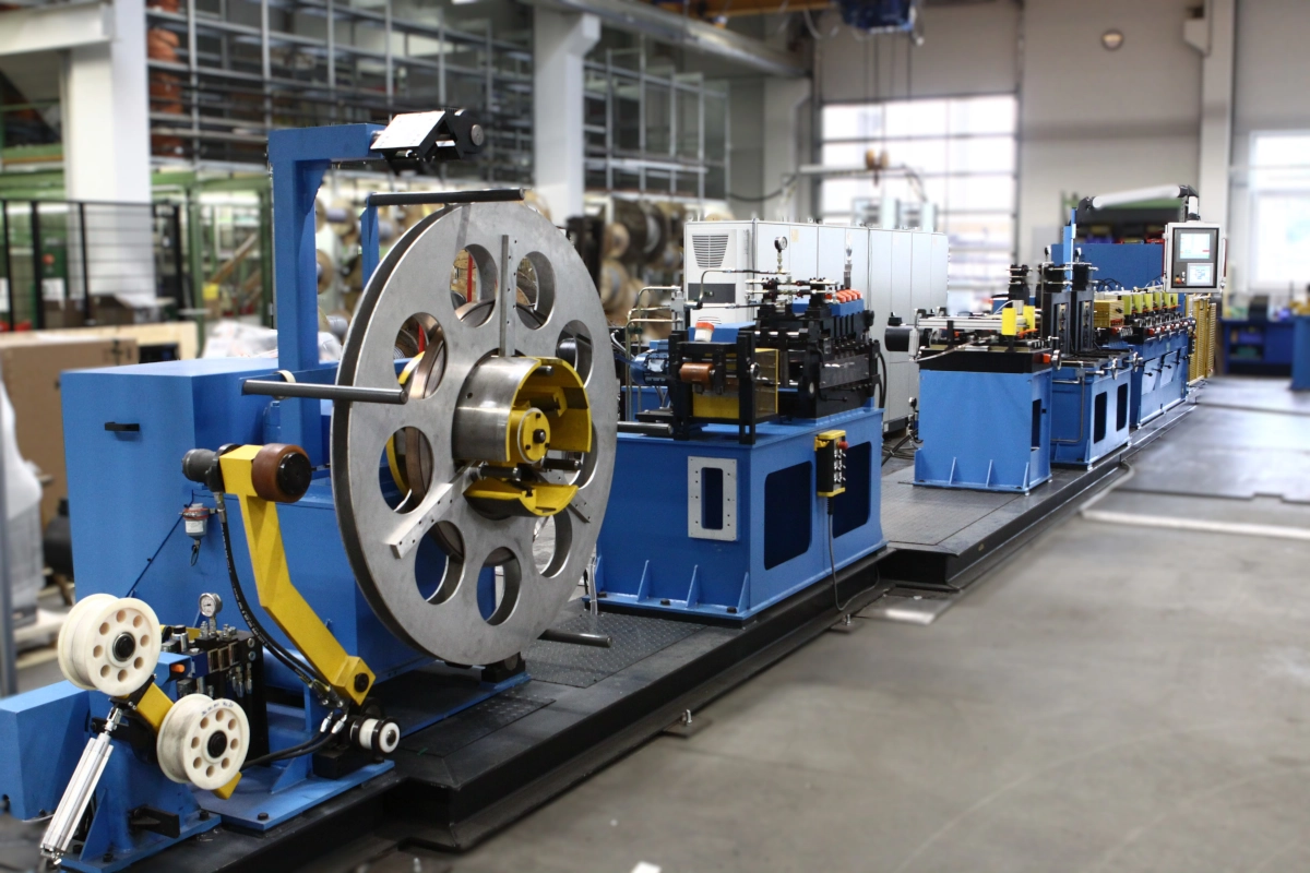 Máquina desbarbadora de fleje - serie QUINTO con 7 u 8 herramientas por lado - Imagen 2