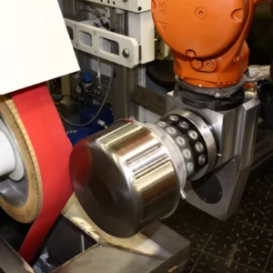 Grinding and polishing of hollow goods