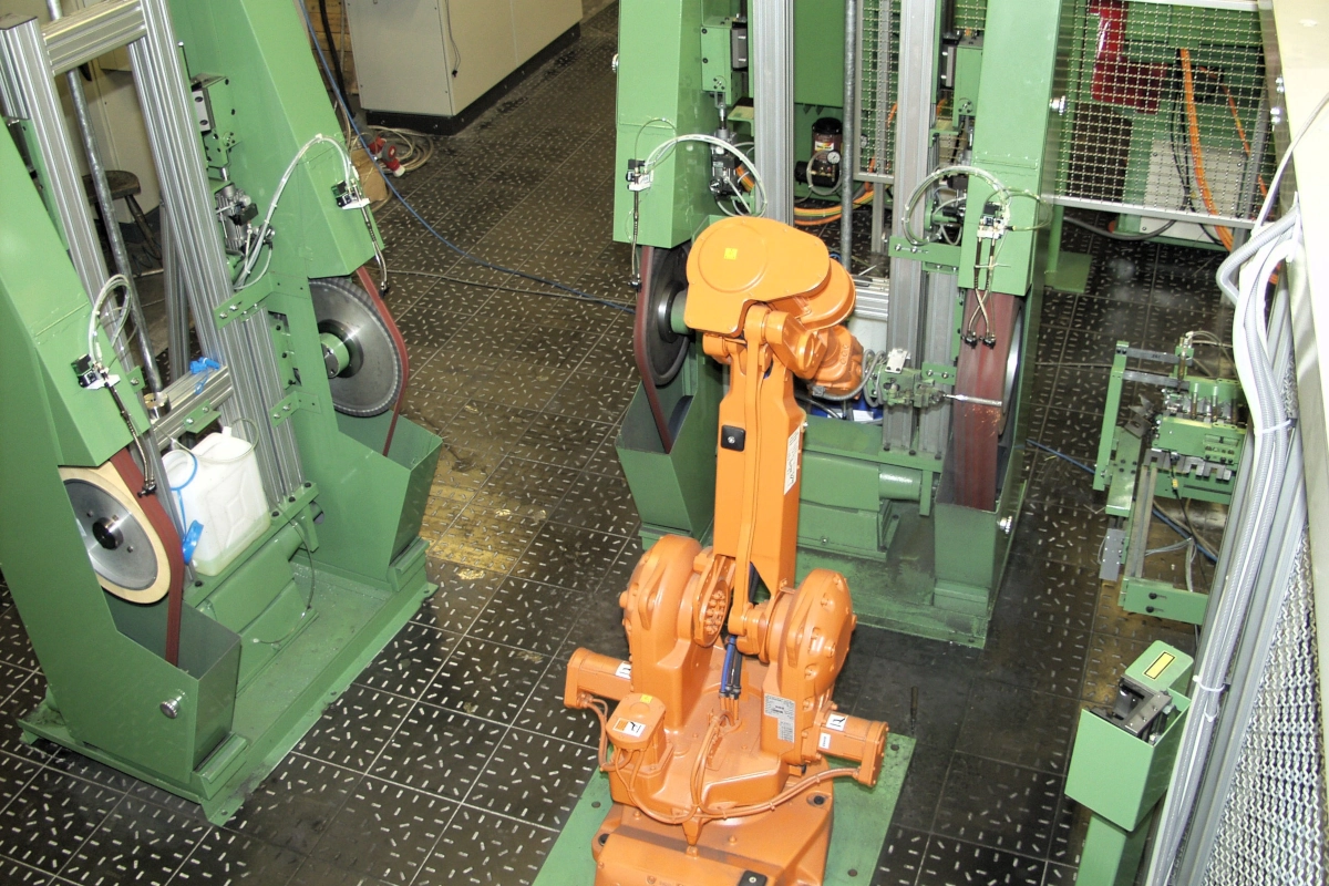 Sistema robotizado - Serie RSP/4B/1P/1K/1L para procesar cinceles para madera - Imagen 2