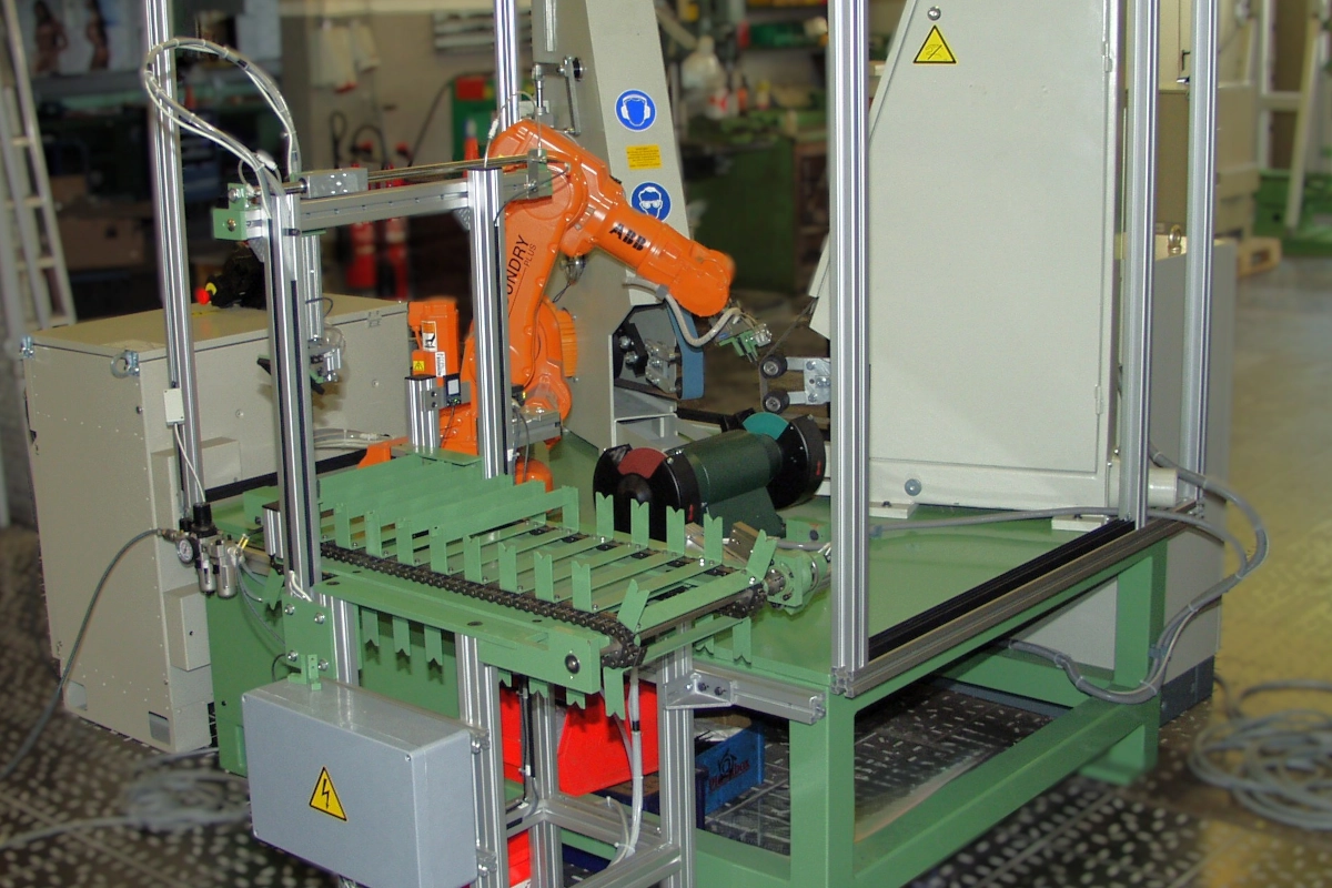 Système robotisé - Série RSP/2B/1S/1L pour le meulage et l'affûtage de pincettes de manucure – Image 4