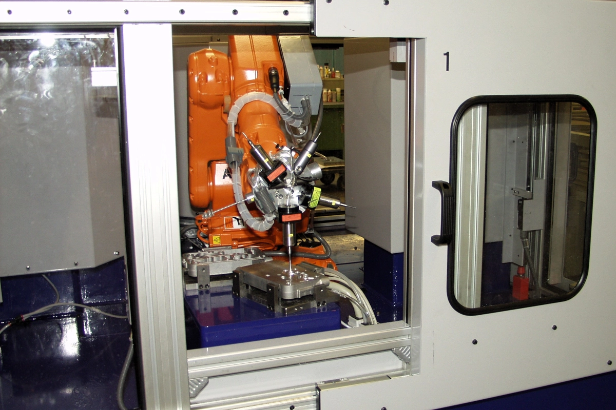 Système robotisé – Série RSP/5F pour l'ébavurage des pièces moulées sous pression et des pièces moulées en acier – Image 3