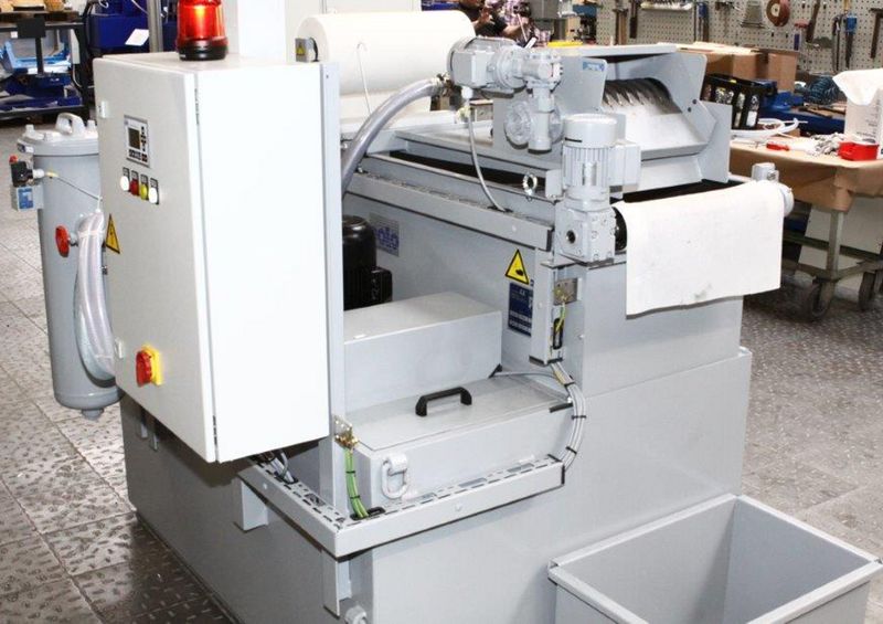Sistema de refrigeración con separador magnético, filtro de papel y filtro fino