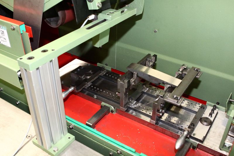 Messtaster zur Konturerfassung, in eine Konturschleifmaschine der Baureihe CG2 integriert
