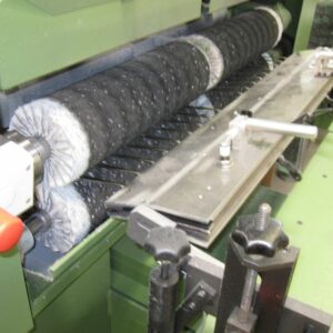 Polishing wheels integrated into a double shaft polishing machine