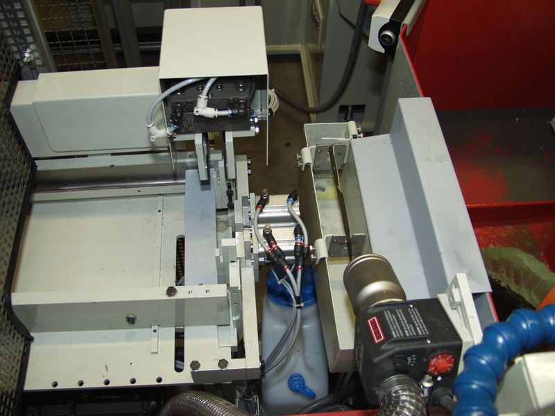 Cleaning station for robot sanding and polishing systems from the RSP series