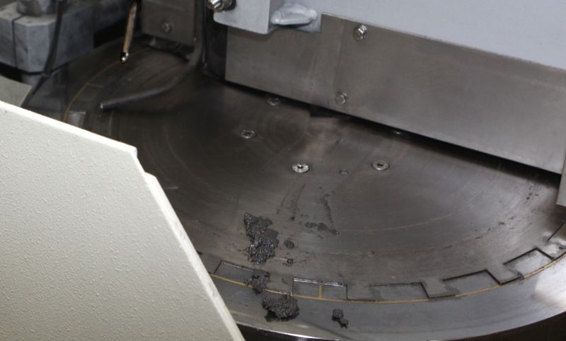 Machine de meulage à plateau rotatif de la série RTS2 pour le meulage plan de lames de machines pour l'industrie textile, palpeur avec système de mesure direct également pour le meulage interrompu