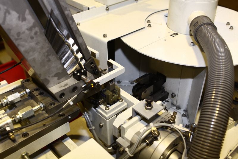 WS6 peripheral grinding machine for plunge-cut grinding on podo blades