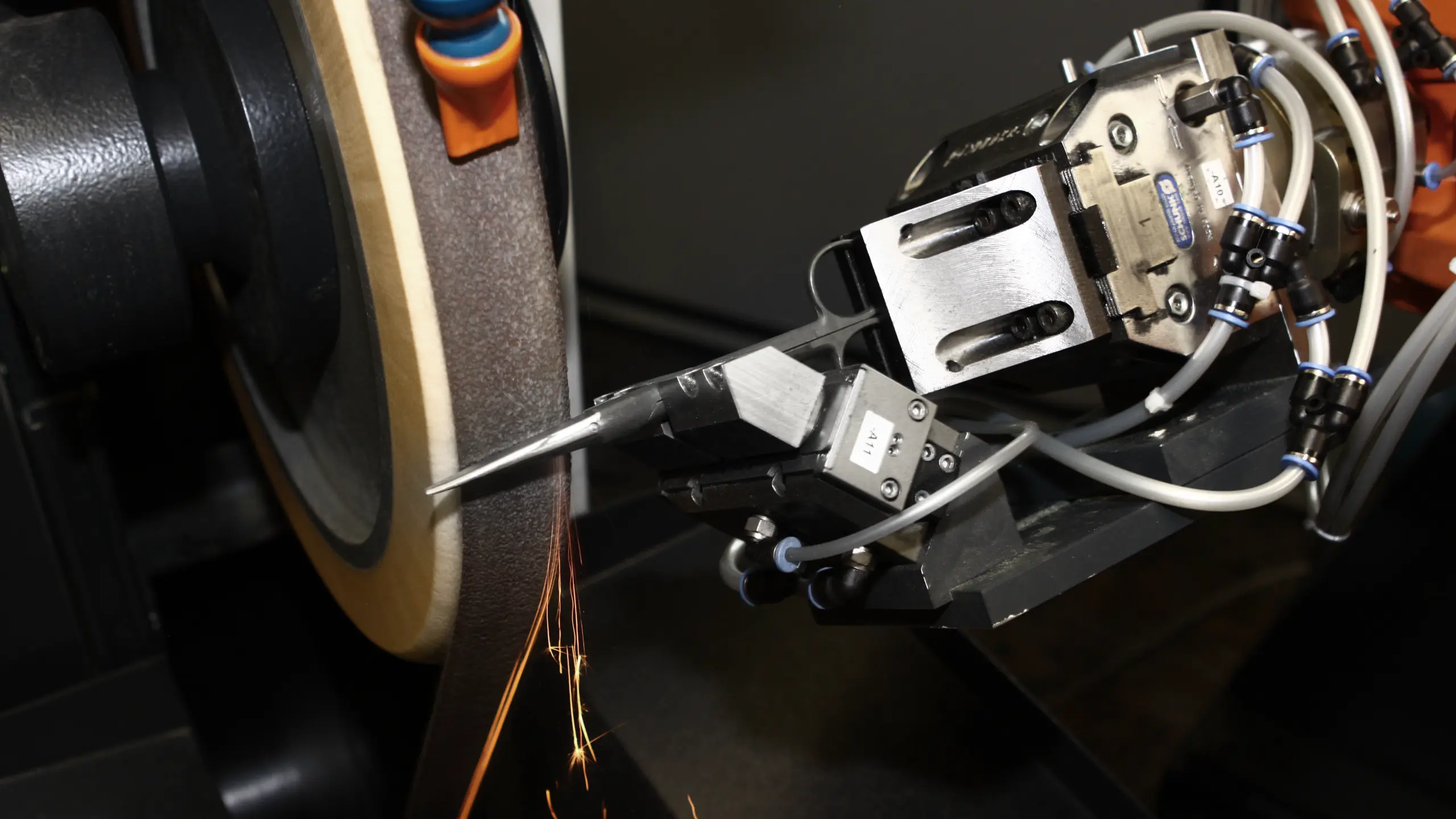 Bevel grinding on mounted scissors