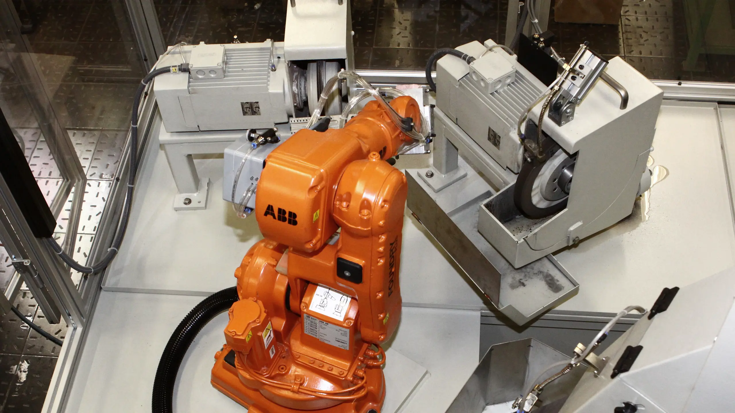 Sharpening with robot technology